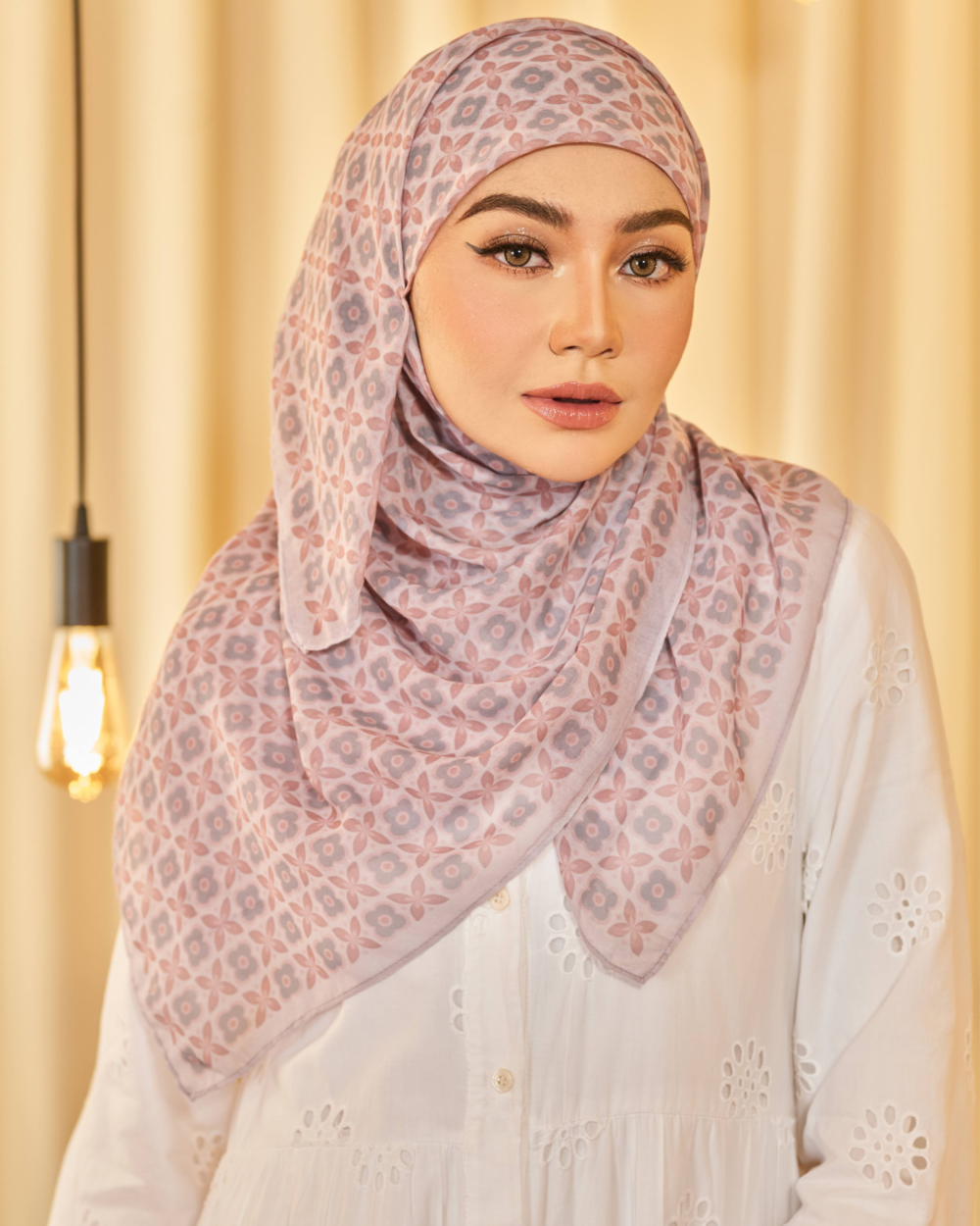 Daniya in Bloomie - Image 2