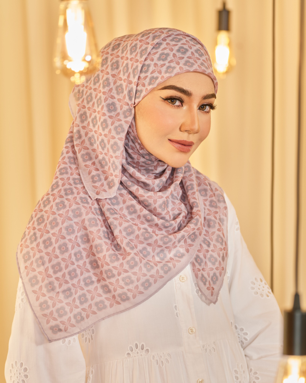 Daniya in Bloomie - Image 3