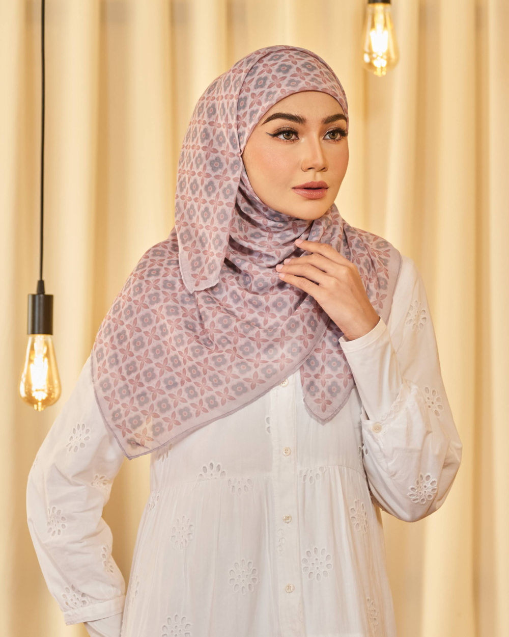 Daniya in Bloomie